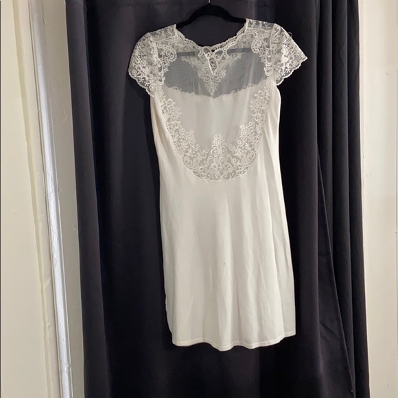 White lace dress - Picture 2 of 6
